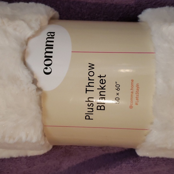 Comma Plush Throw Blanket - Picture 2 of 3